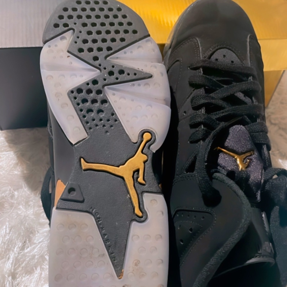 Kids size 6Y Jordan